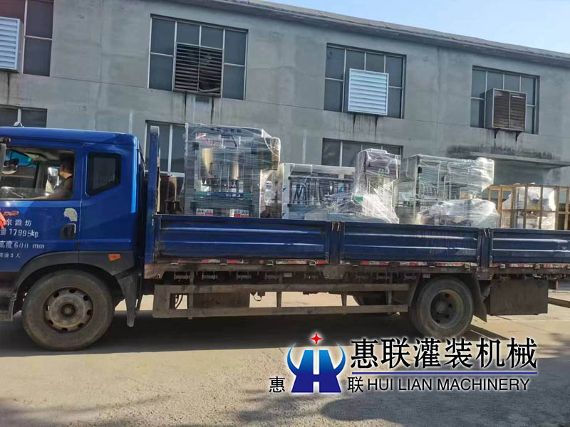 白酒灌裝過濾機(jī)發(fā)往懷德